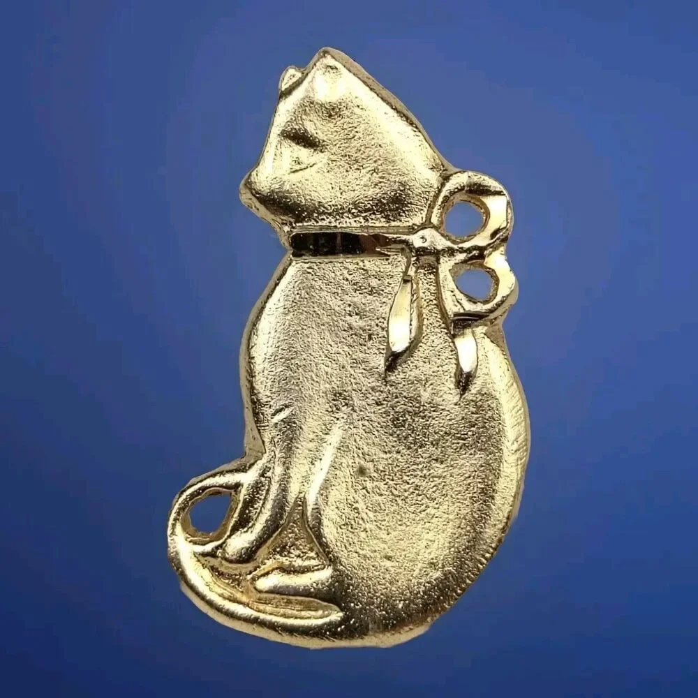 Gold Brooch Pin Animal Lover Sitting Cat Design Cute Charming